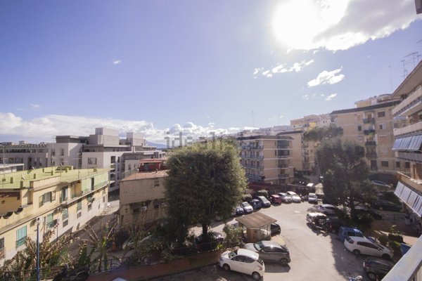 appartamento in vendita a Napoli in zona San Carlo all'Arena