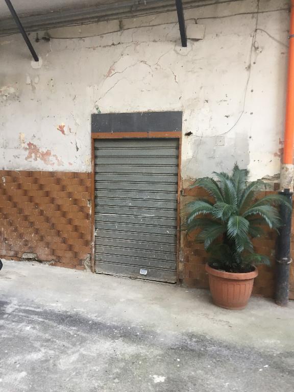 locale commerciale in vendita a Napoli in zona Secondigliano