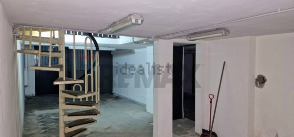 locale commerciale in vendita a Napoli