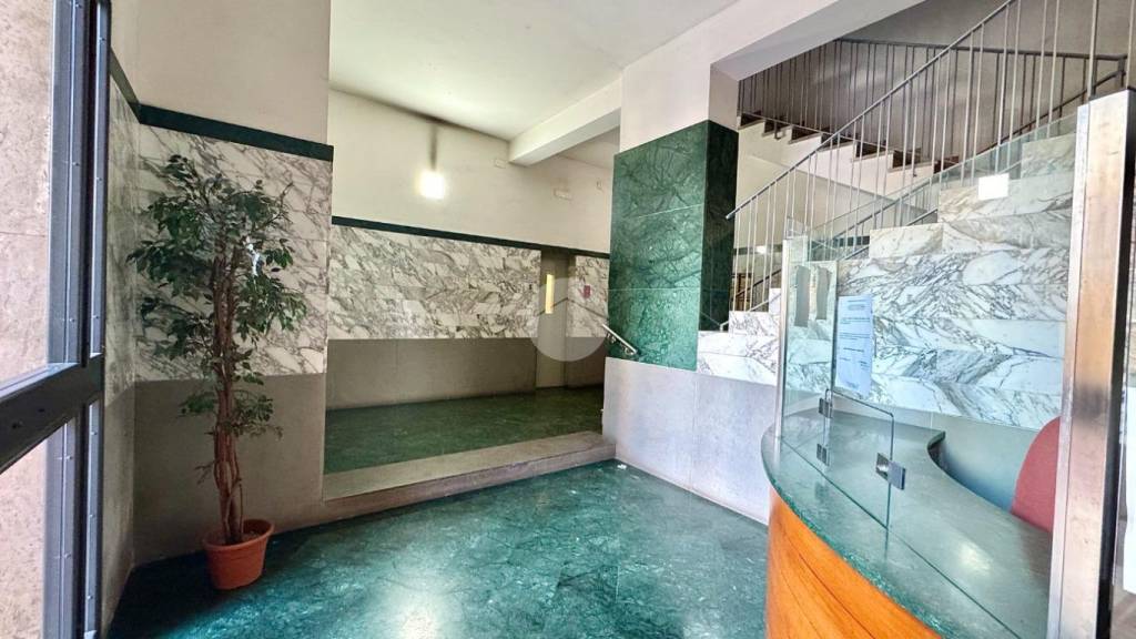 appartamento in vendita a Napoli in zona Chiaia