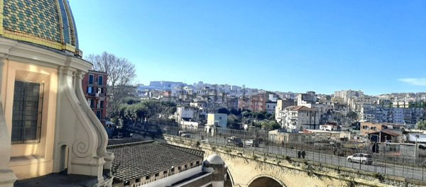 appartamento in vendita a Napoli in zona Stella