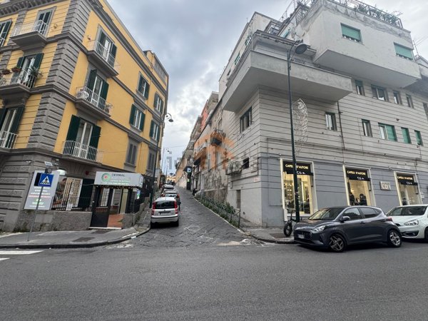 casa indipendente in vendita a Napoli in zona Chiaia