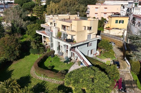 appartamento in vendita a Napoli in zona Posillipo