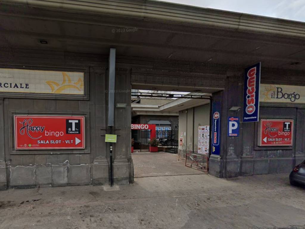 negozio in vendita a Napoli in zona Poggioreale