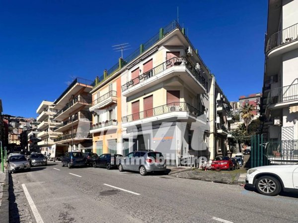 appartamento in vendita a Napoli in zona Chiaia