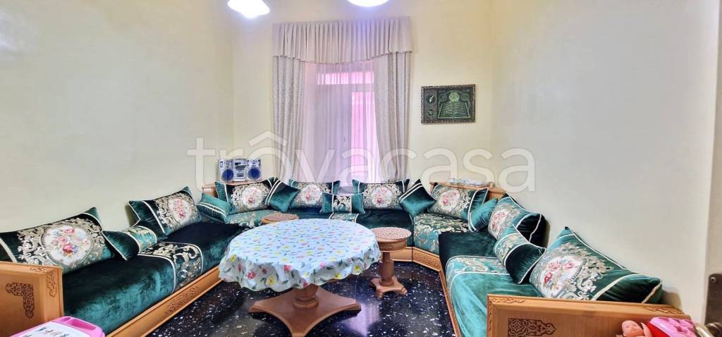 appartamento in vendita a Napoli in zona San Carlo all'Arena