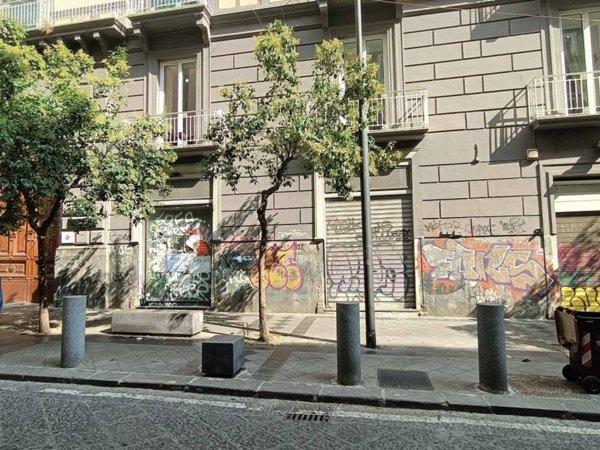 negozio in vendita a Napoli in zona Pendino / San Giuseppe