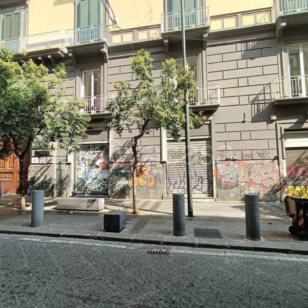 negozio in vendita a Napoli in zona Pendino / San Giuseppe