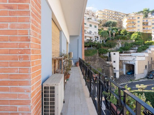 appartamento in vendita a Napoli in zona Chiaia