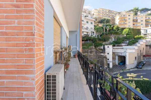 appartamento in vendita a Napoli in zona Chiaia