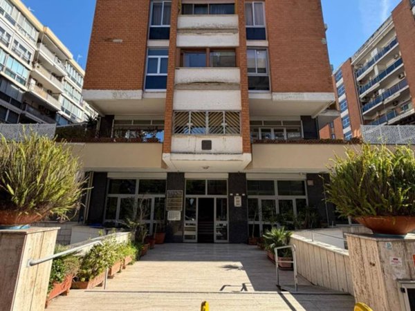 appartamento in vendita a Napoli in zona Fuorigrotta