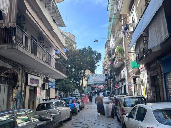 appartamento in vendita a Napoli in zona Pendino / San Giuseppe