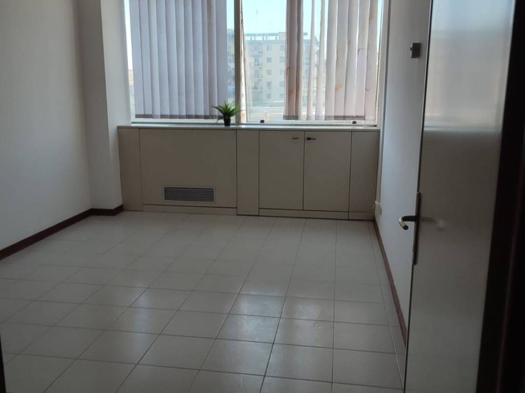 ufficio in vendita a Napoli in zona Poggioreale