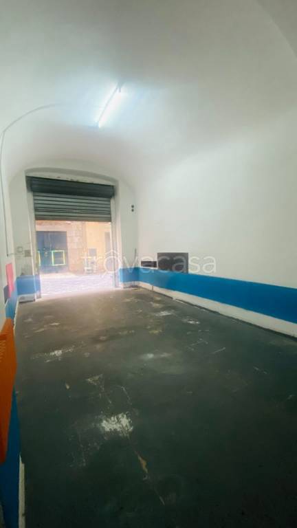 locale commerciale in vendita a Napoli in zona Arenella