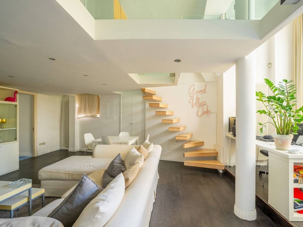 appartamento in vendita a Napoli in zona Chiaia