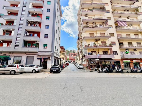 pentavano in vendita a Napoli in zona Fuorigrotta
