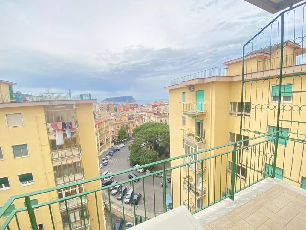 appartamento in vendita a Napoli in zona Bagnoli