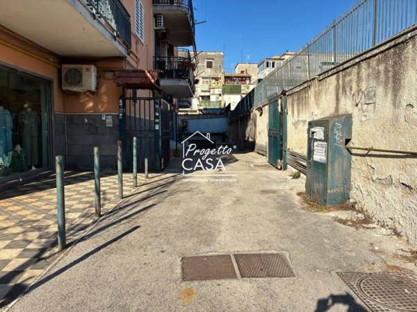 negozio in vendita a Napoli in zona Barra