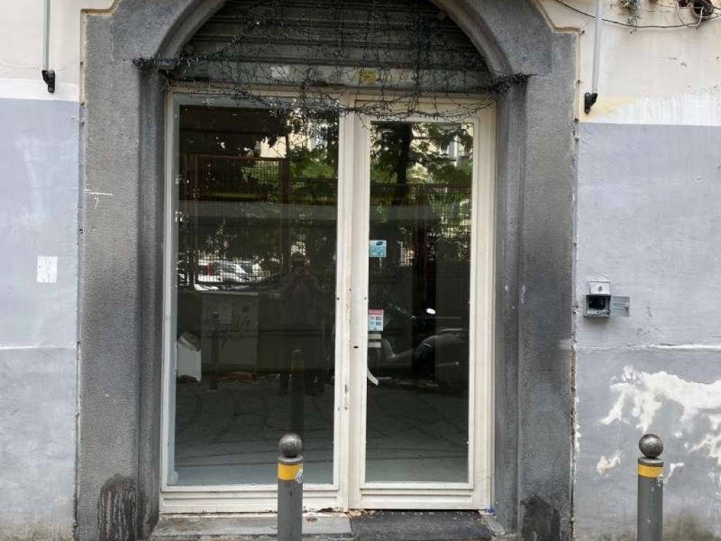 negozio in vendita a Napoli in zona Chiaia