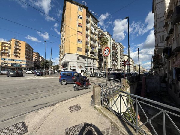locale di sgombero in vendita a Napoli in zona Vicaria