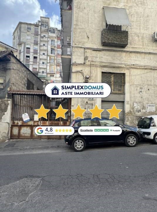 casa semindipendente in vendita a Napoli in zona San Carlo all'Arena