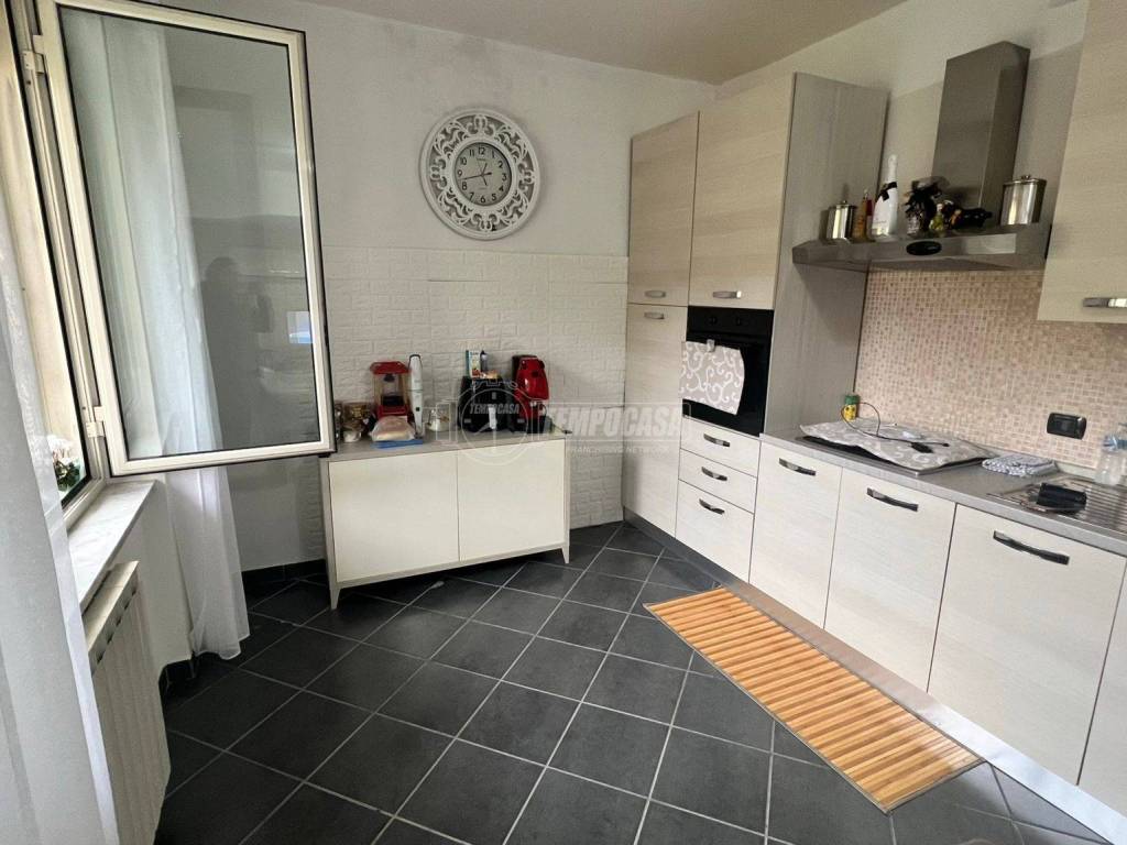 appartamento in vendita a Napoli in zona Fuorigrotta