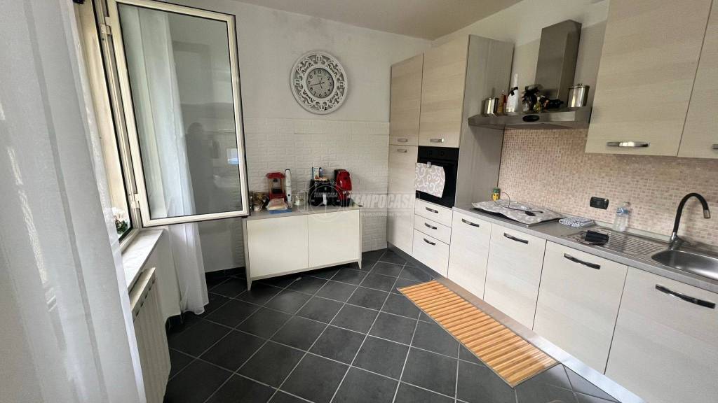 appartamento in vendita a Napoli in zona Fuorigrotta