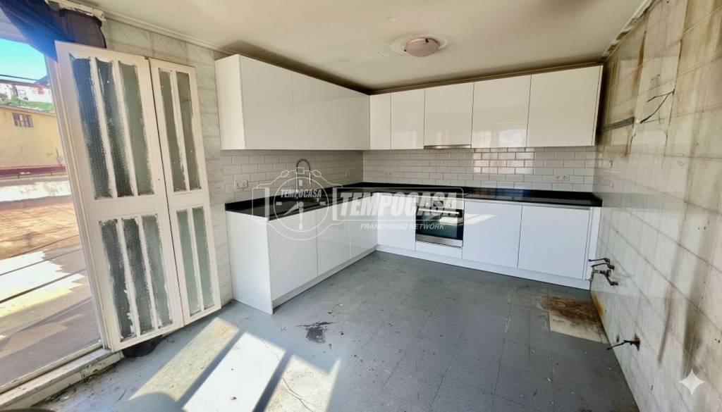 appartamento in vendita a Napoli in zona Fuorigrotta