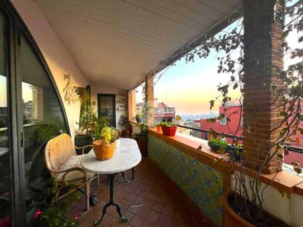 appartamento in vendita a Napoli in zona San Carlo all'Arena