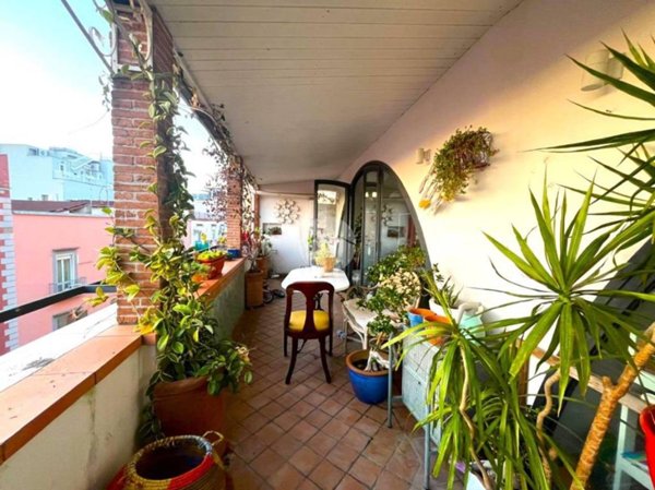 appartamento in vendita a Napoli in zona San Carlo all'Arena