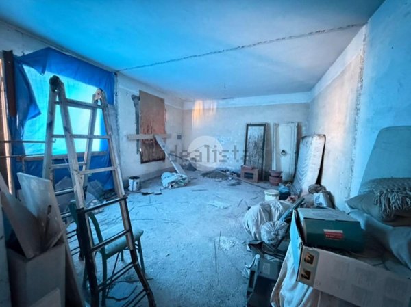 appartamento in vendita a Napoli in zona San Carlo all'Arena