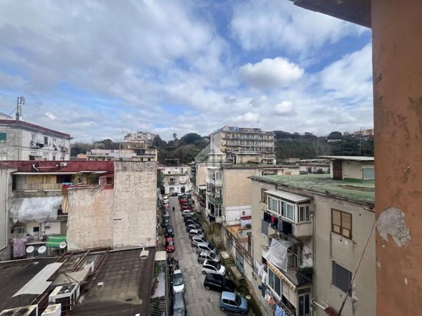 appartamento in vendita a Napoli in zona San Carlo all'Arena