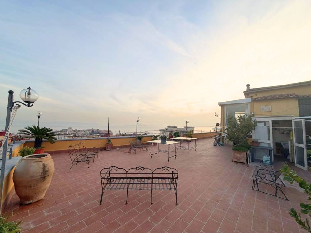 appartamento in vendita a Napoli in zona Mercato