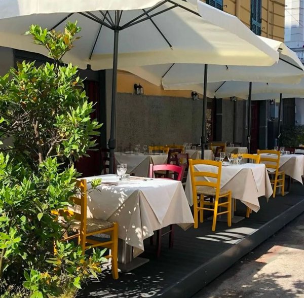 locale commerciale in vendita a Napoli in zona Posillipo