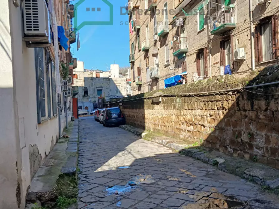negozio in vendita a Napoli in zona Capodichino