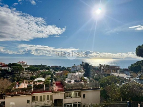 appartamento in vendita a Napoli in zona Posillipo