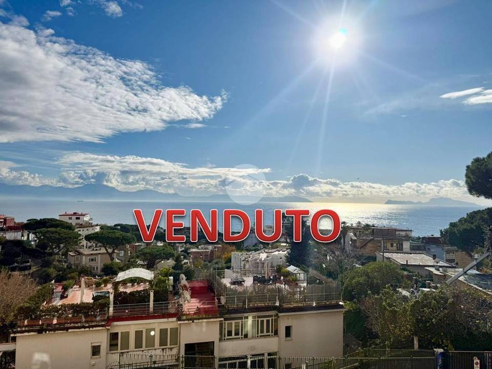 appartamento in vendita a Napoli in zona Posillipo