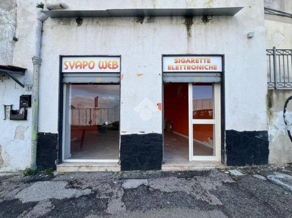 negozio in vendita a Napoli in zona Ponticelli