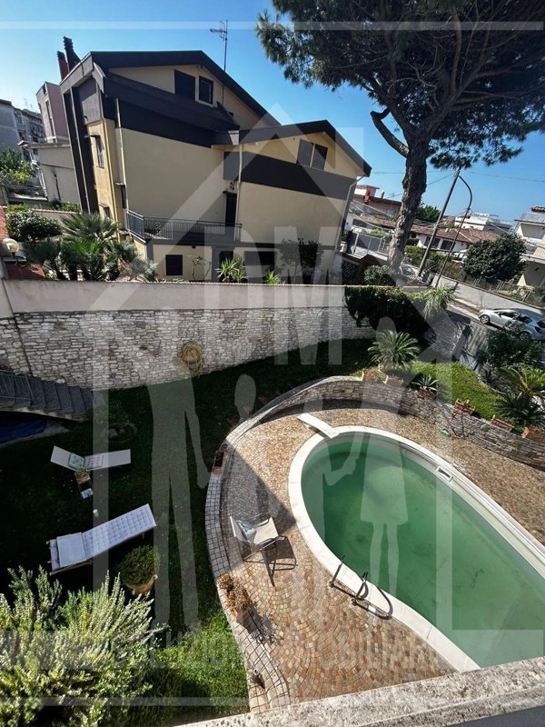 casa indipendente in vendita a Napoli in zona Camaldoli