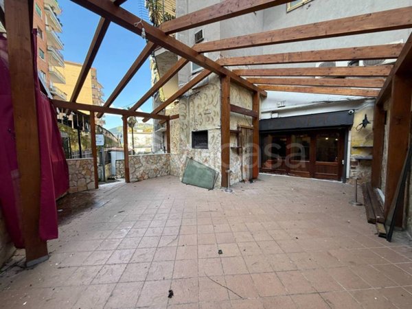 negozio in vendita a Napoli in zona Vomero