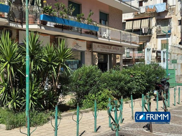 negozio in vendita a Napoli in zona Barra