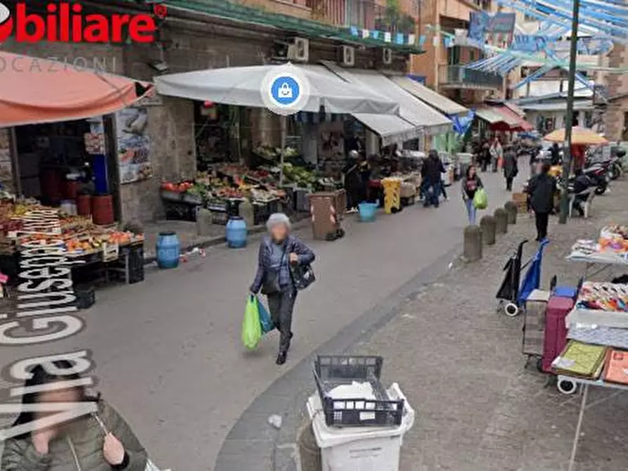 locale commerciale in vendita a Napoli in zona San Carlo all'Arena
