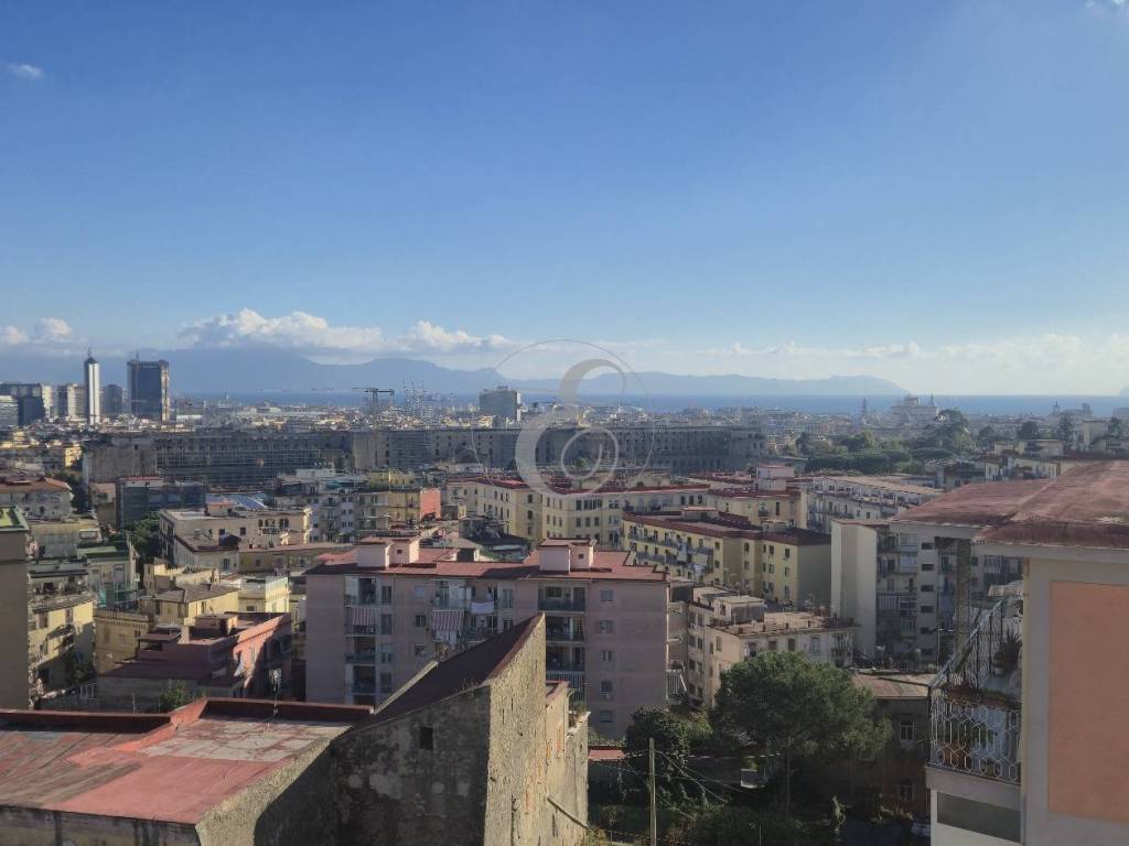 appartamento in vendita a Napoli in zona San Carlo all'Arena