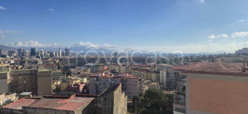 appartamento in vendita a Napoli in zona San Carlo all'Arena