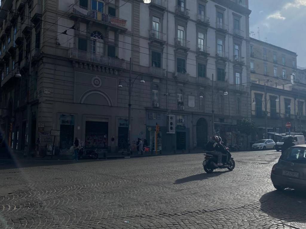 appartamento in vendita a Napoli in zona San Carlo all'Arena