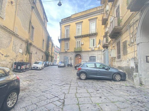 appartamento in vendita a Napoli in zona Mercato