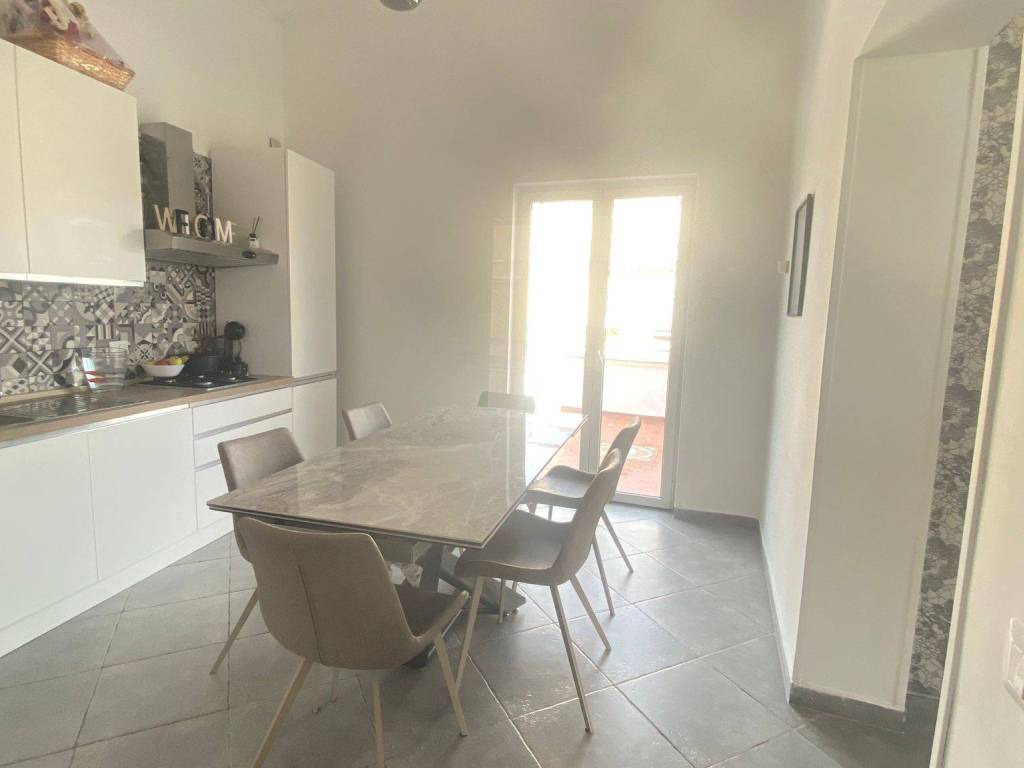 appartamento in vendita a Napoli in zona Mercato