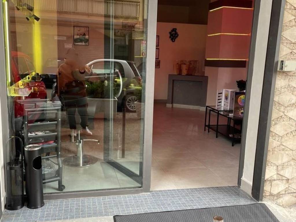 negozio in vendita a Napoli in zona Pianura