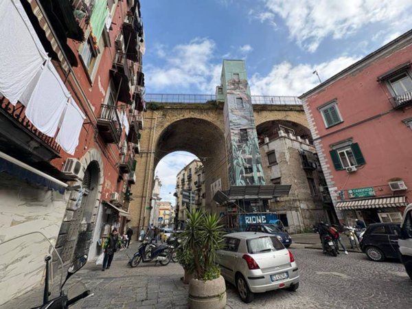 appartamento in vendita a Napoli in zona Stella