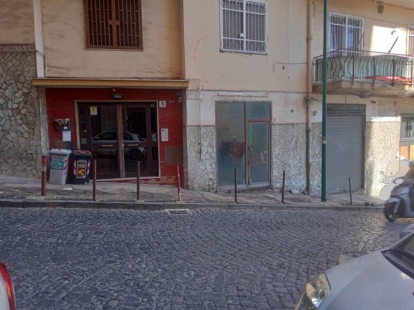 negozio in vendita a Napoli in zona Vomero